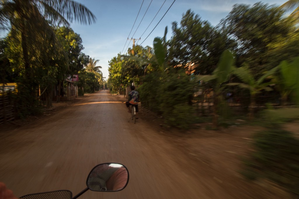 Sur la route en direction du village des tisserands | Kampong Cham, Cambodge