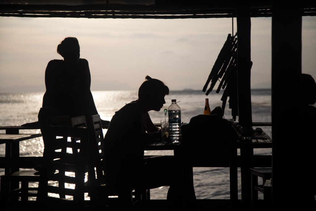 Déjeuner en terrasse | Kampot beach, Cambodge